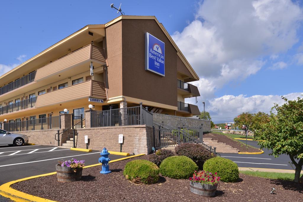 Americas Best Value Inn-Pittsburgh Airport Coraopolis Exterior photo